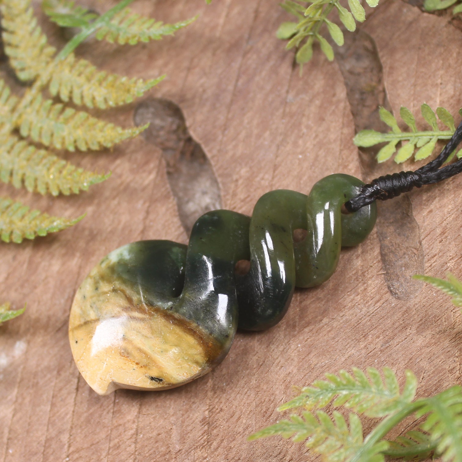 Twist or Pikorua carved from Flower Jade Pounamu - NZ Greenstone