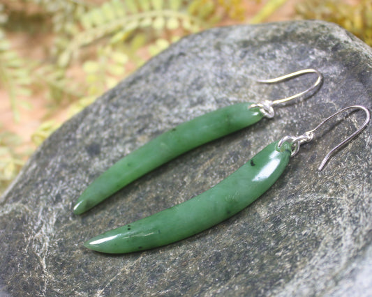 Huia Beak earrings carved from Hapopo Pounamu - NZ Greenstone