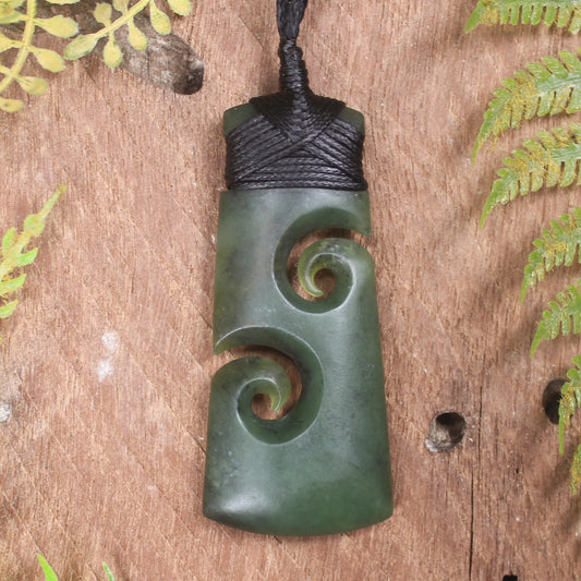Hapopo Pounamu Toki with Koru