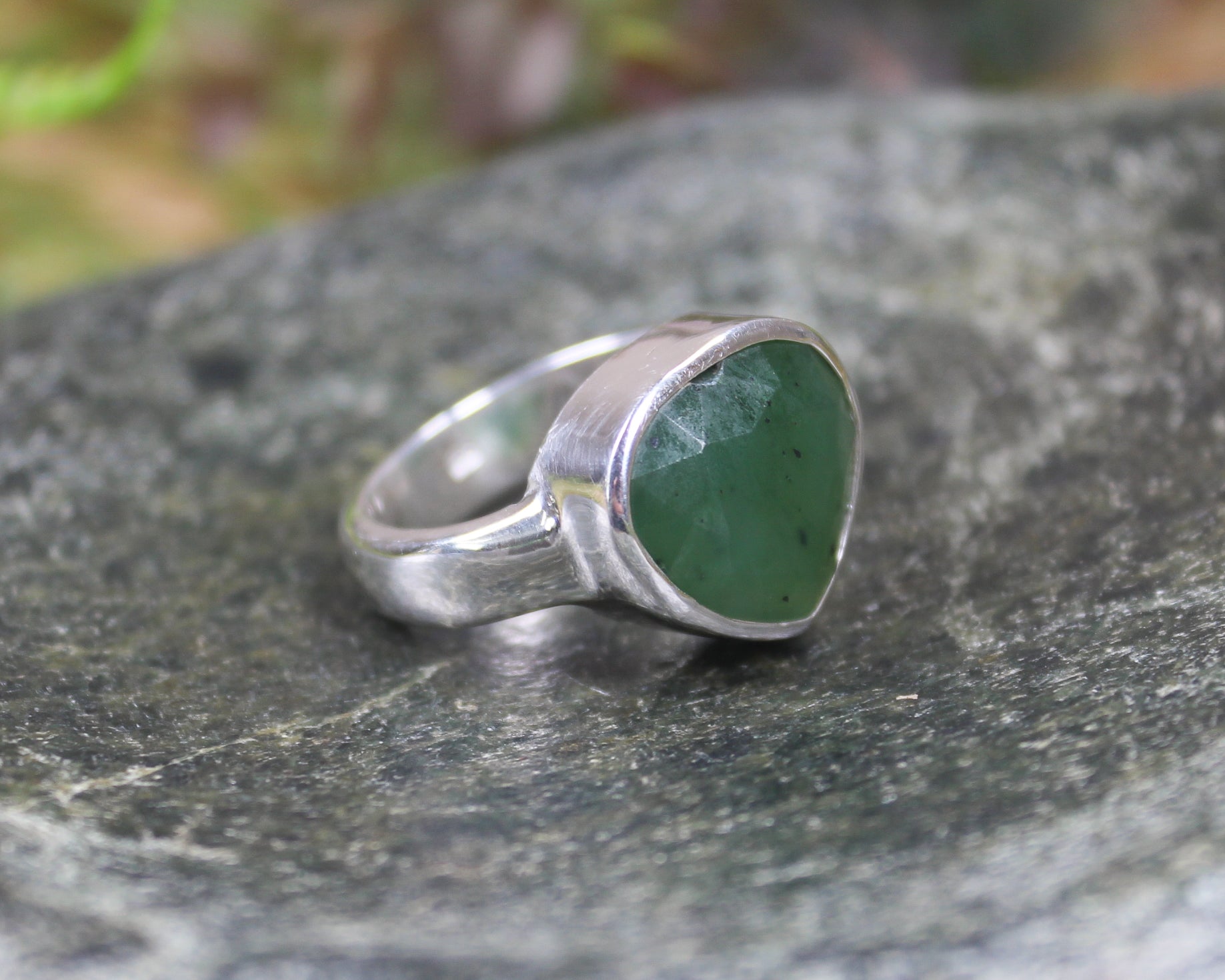 NEW ZEALAND GREENSTONE STERLING SILVER RING - Hapopo Pounamu - A375 ...