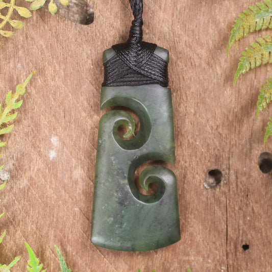 Hapopo Pounamu Toki with Koru