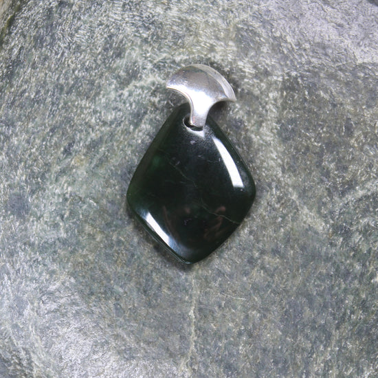 Kawakawa Pounamu pendant set in Sterling Silver - NZ Greenstone