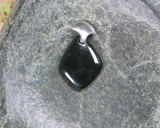 Kawakawa Pounamu pendant set in Sterling Silver - NZ Greenstone