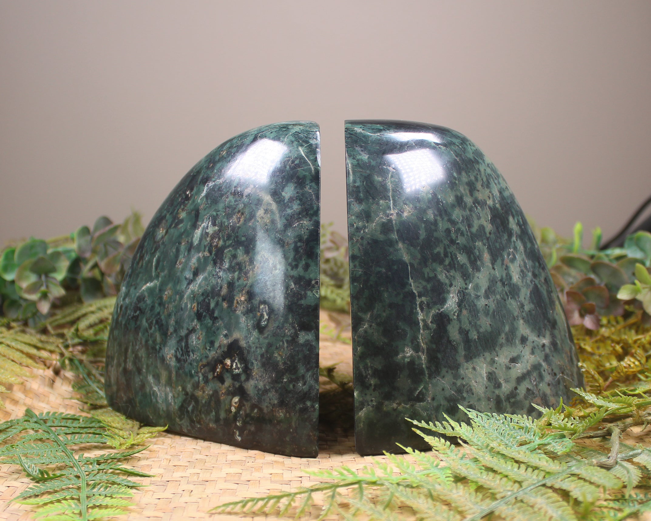 Serpentine Pounamu Sculpture - NZ Greenstone