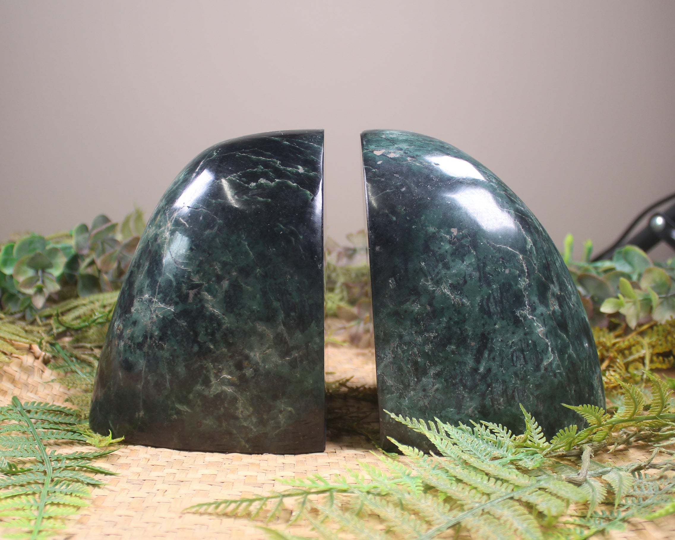 Serpentine Pounamu Sculpture - NZ Greenstone