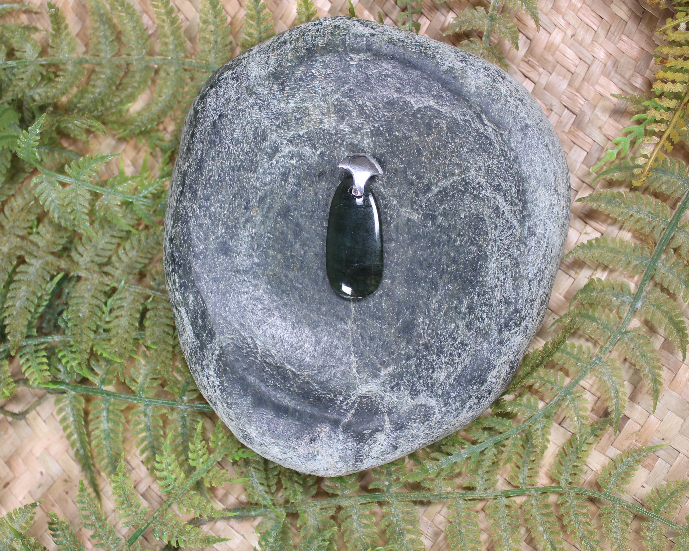 Rimu Pounamu pendant set in Sterling Silver - NZ Greenstone