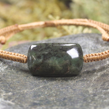 Adjustable cord bracelet with Rimu Pounamu