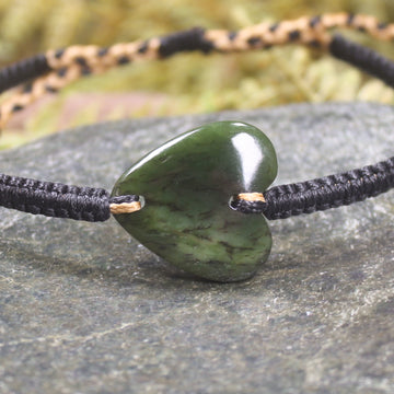 Adjustable cord bracelet with Rimu Pounamu