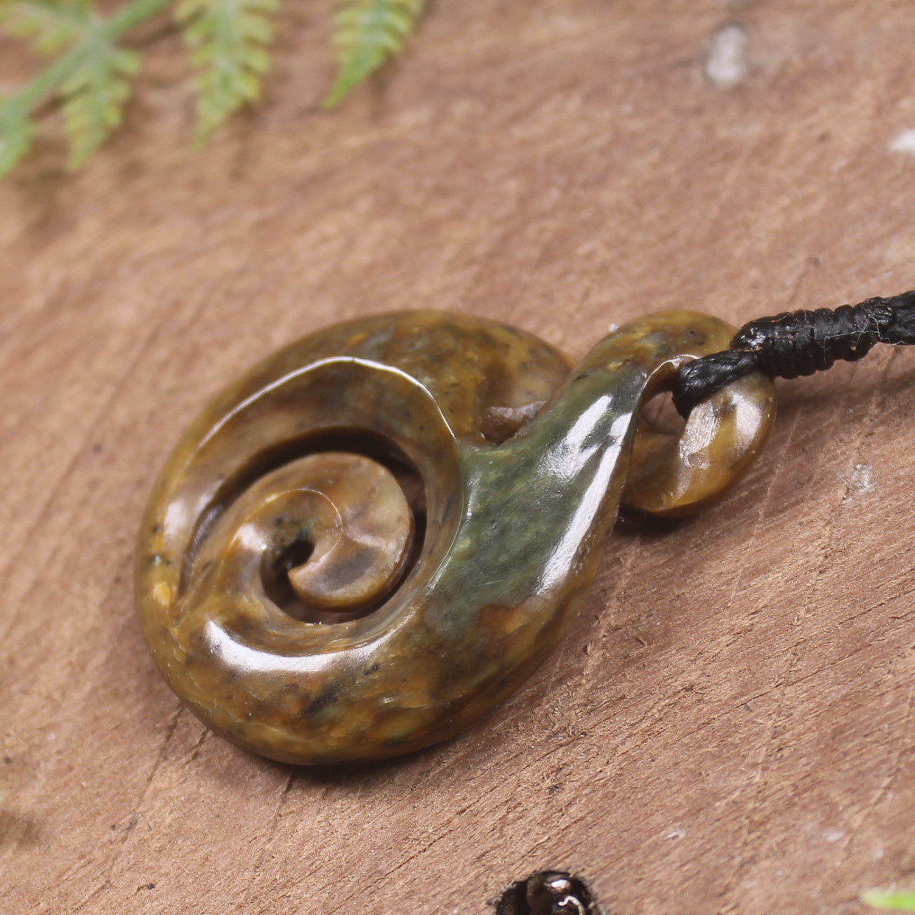 Twist or Pikorua carved from Flower Jade Pounamu - NZ Greenstone