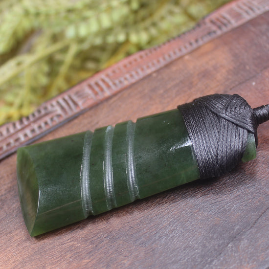 Kawakawa Pounamu Toki 