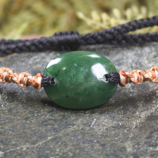 Adjustable cord bracelet with Kawakawa Pounamu