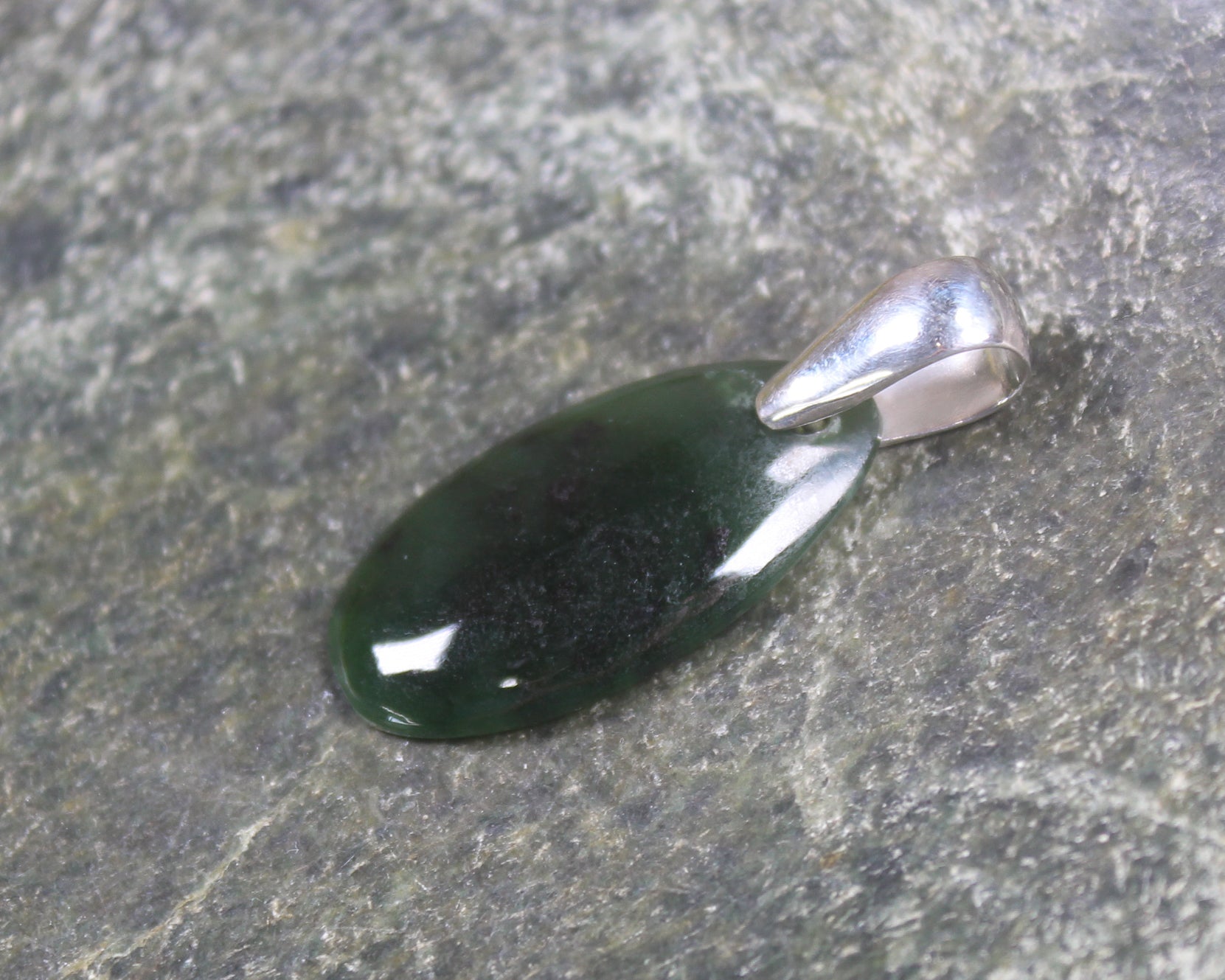 Rimu Pounamu pendant set in Sterling Silver - NZ Greenstone