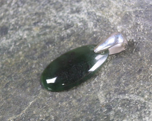 Rimu Pounamu pendant set in Sterling Silver - NZ Greenstone