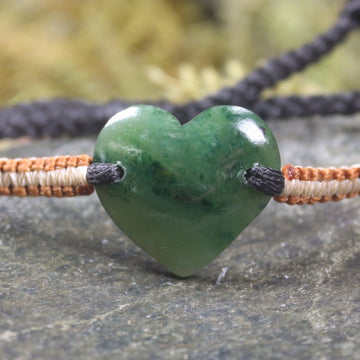 Adjustable cord bracelet with Kawakawa Pounamu