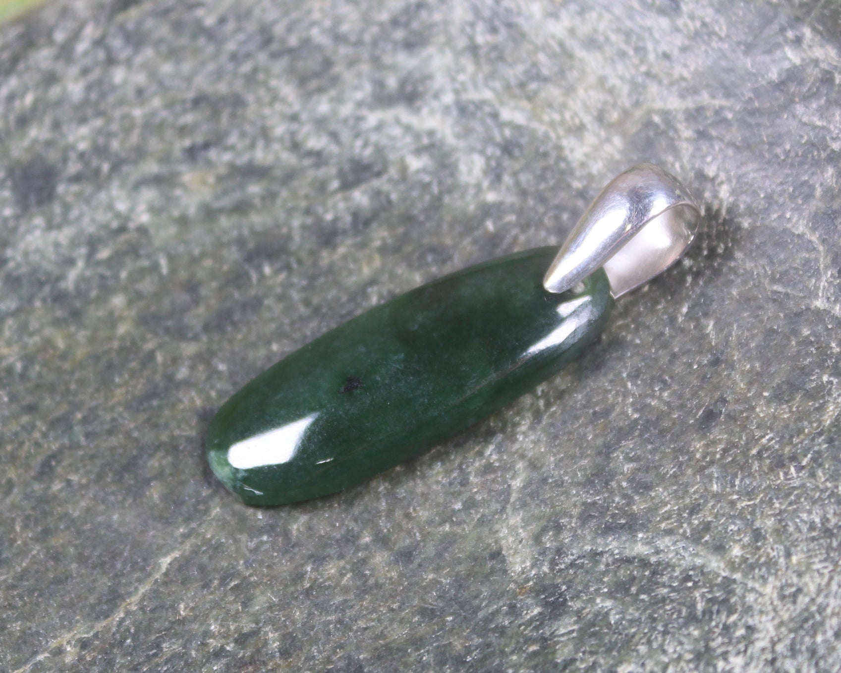 Kawakawa Pounamu pendant set in Sterling Silver - NZ Greenstone