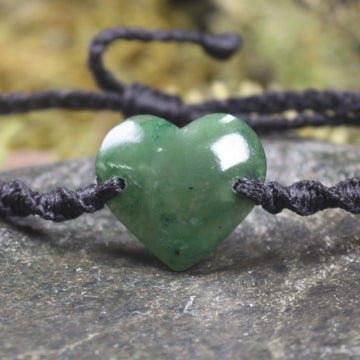Adjustable cord bracelet with Kawakawa Pounamu