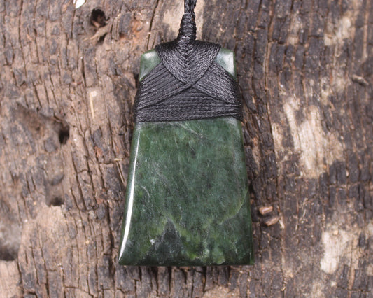 Kawakawa Pounamu Toki