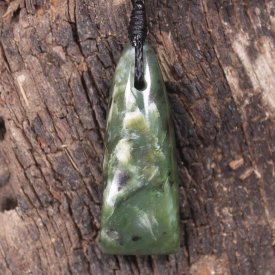 Hapopo Pounamu Toki - NZ Greenstone