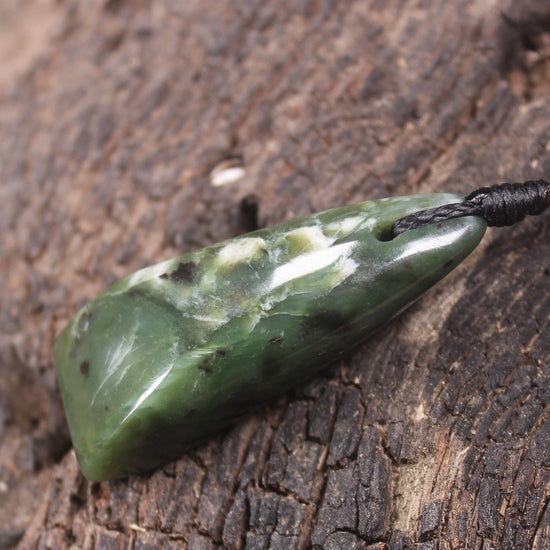 Hapopo Pounamu Toki - NZ Greenstone