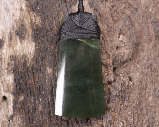 Kawakawa Pounamu Toki 