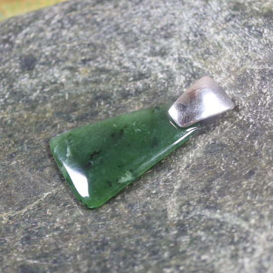 Rimu Pounamu pendant set in Sterling Silver - NZ Greenstone
