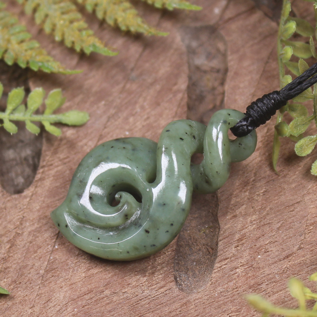Twist or Pikorua carved from Hapopo Pounamu - NZ Greenstone