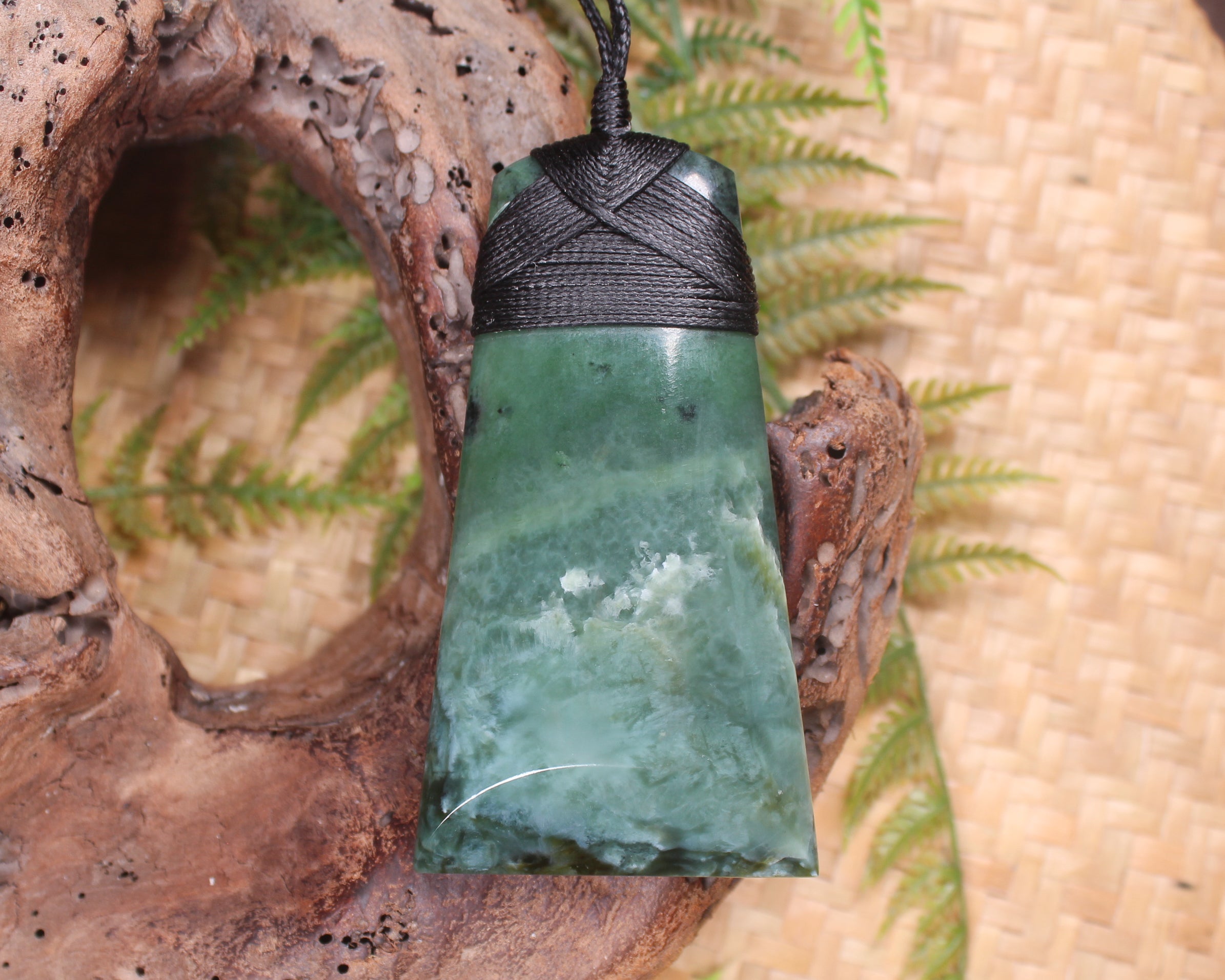 Toki or Adze Pendant carved from Inanga Pounamu - NZ Greenstone