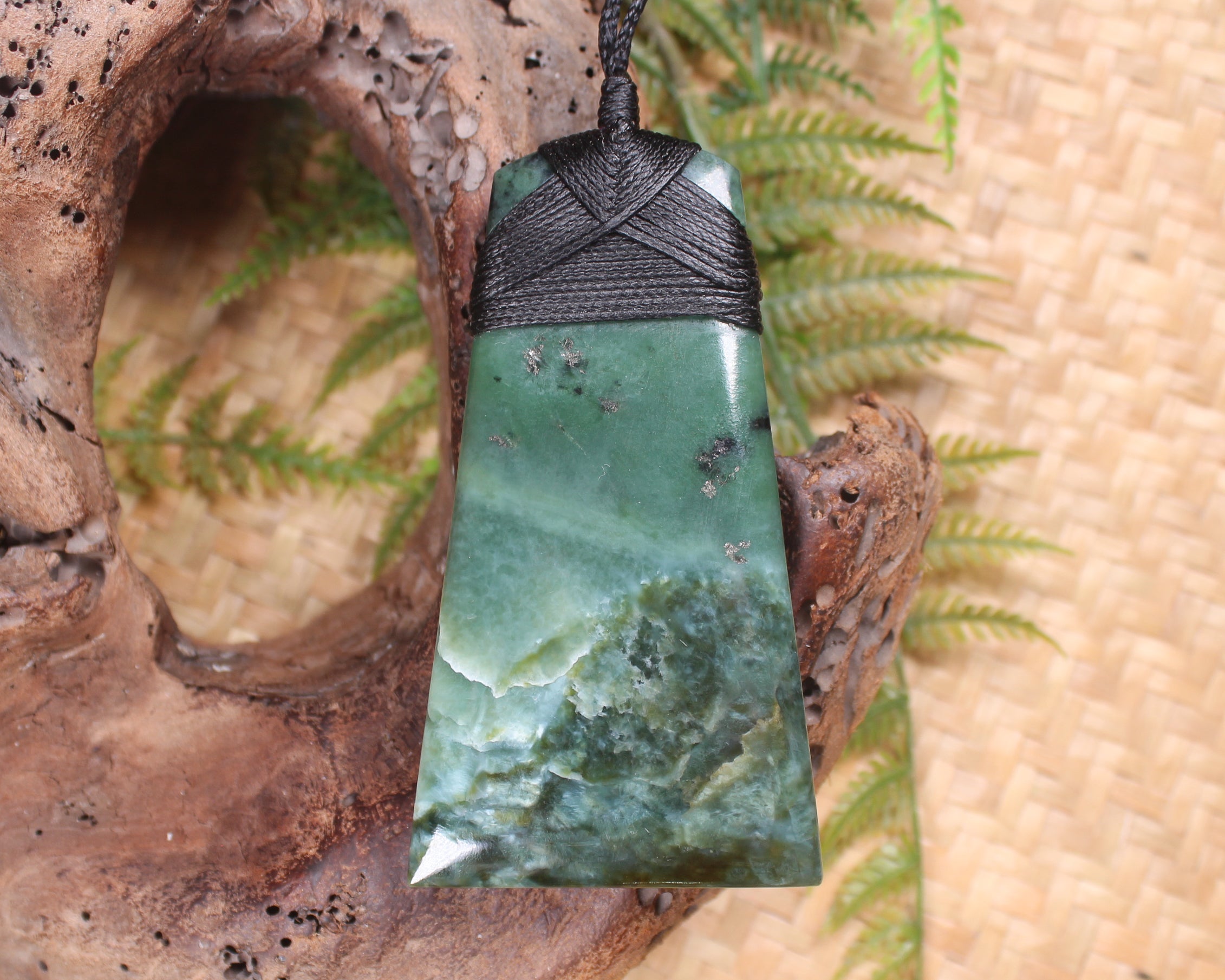 Toki or Adze Pendant carved from Inanga Pounamu - NZ Greenstone