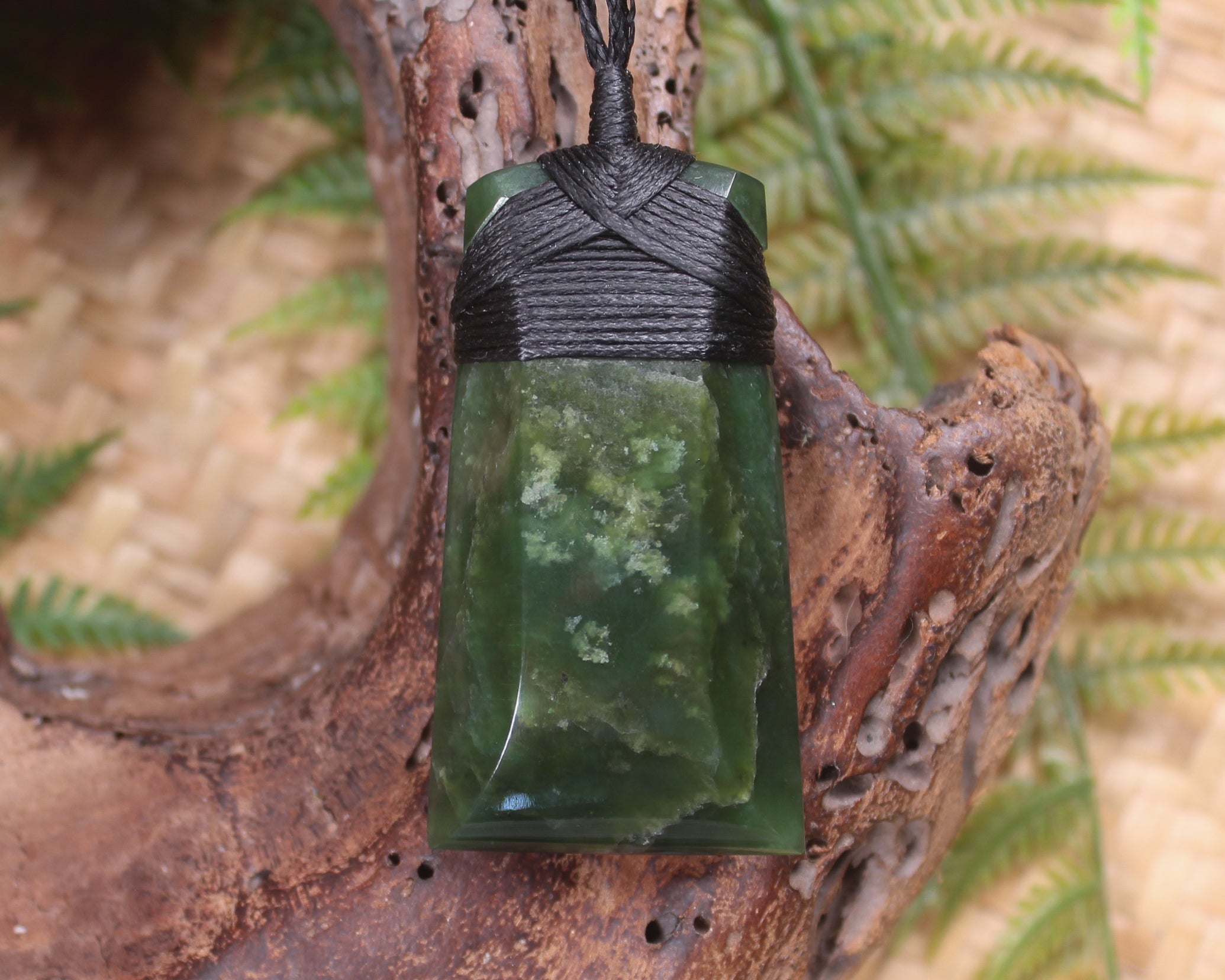 Kawakawa Pounamu Toki