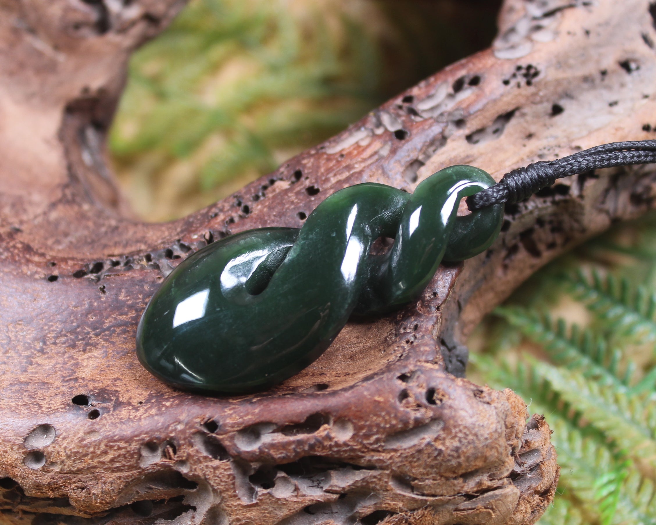 Twist carved from Kawakawa Pounamu - NZ Greenstone