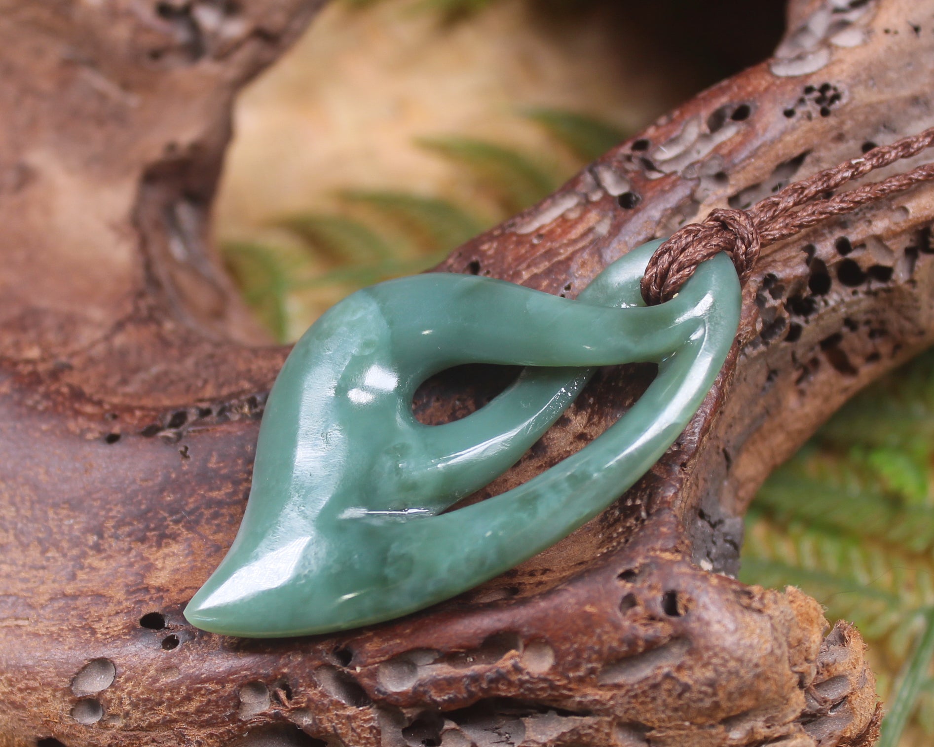 Twist or Pikorua carved from Inanga Pounamu - NZ Greenstone