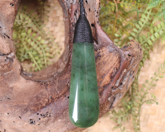 Roimata Teardrop carved from Hapopo Pounamu - NZ Greenstone