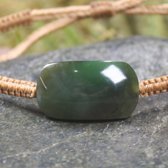 Adjustable cord bracelet with Kawakawa Pounamu