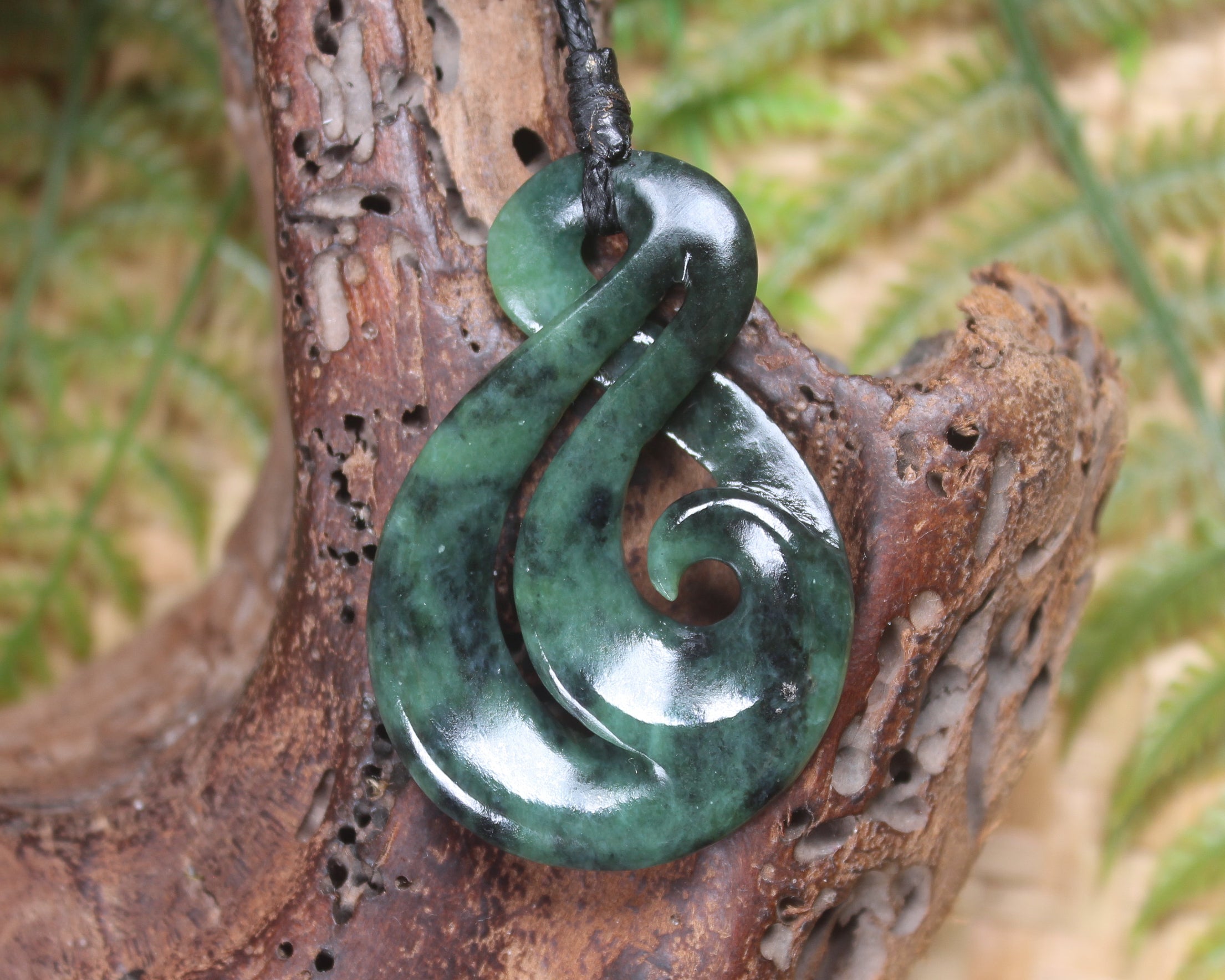 NZ Greenstone Medium Koru Twist Pendant (BB738) Inanga Pounamu
