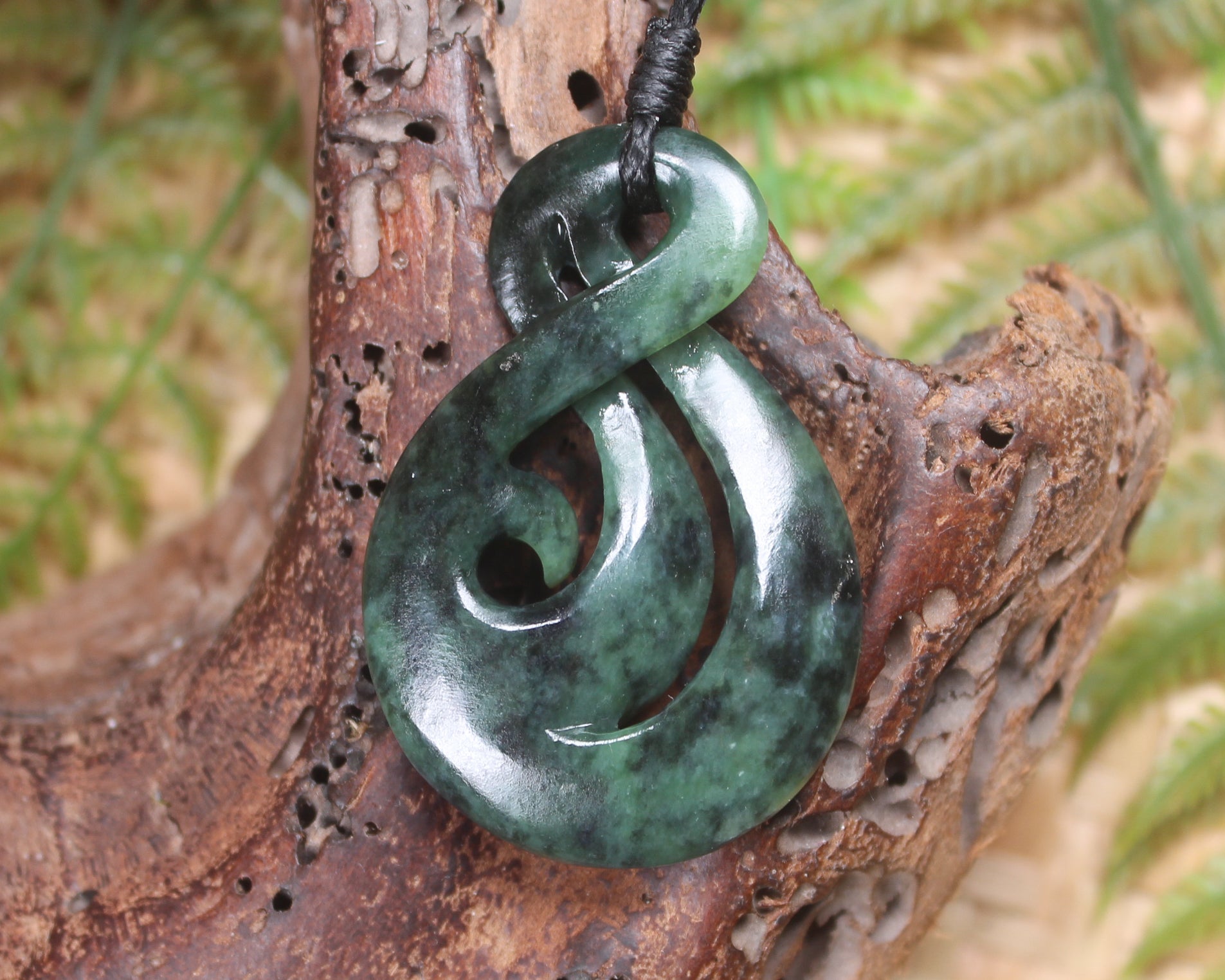 NZ Greenstone Medium Koru Twist Pendant (BB738) Inanga Pounamu