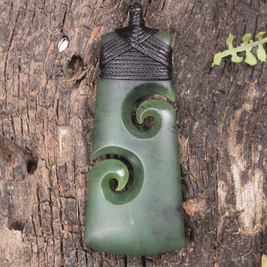 Hapopo Pounamu Toki with Koru