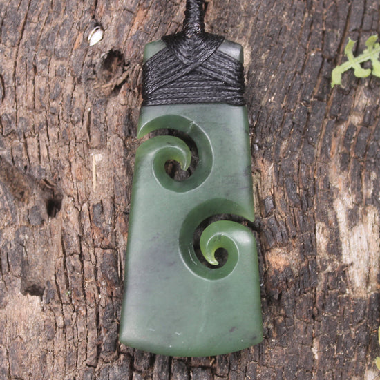 Hapopo Pounamu Toki with Koru