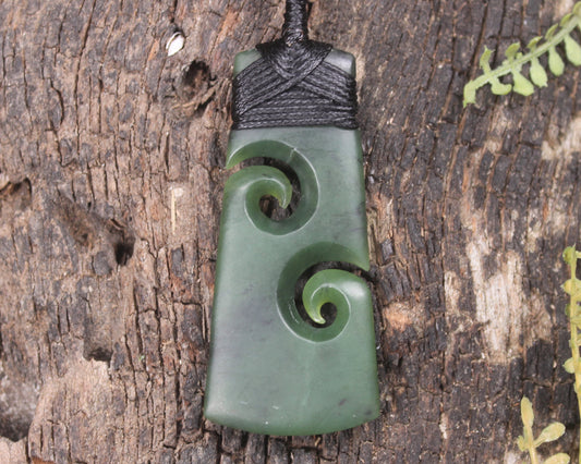 Hapopo Pounamu Toki with Koru