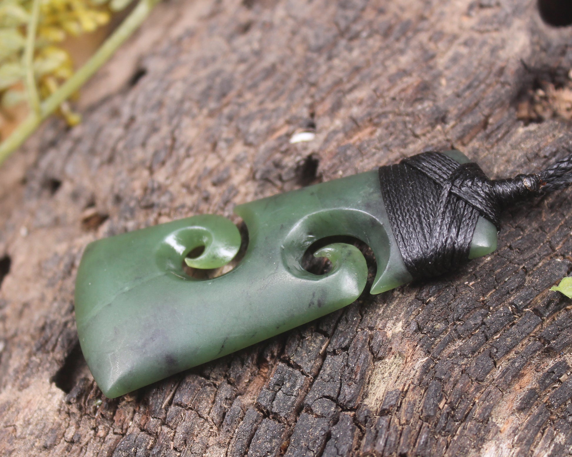 Hapopo Pounamu Toki with Koru