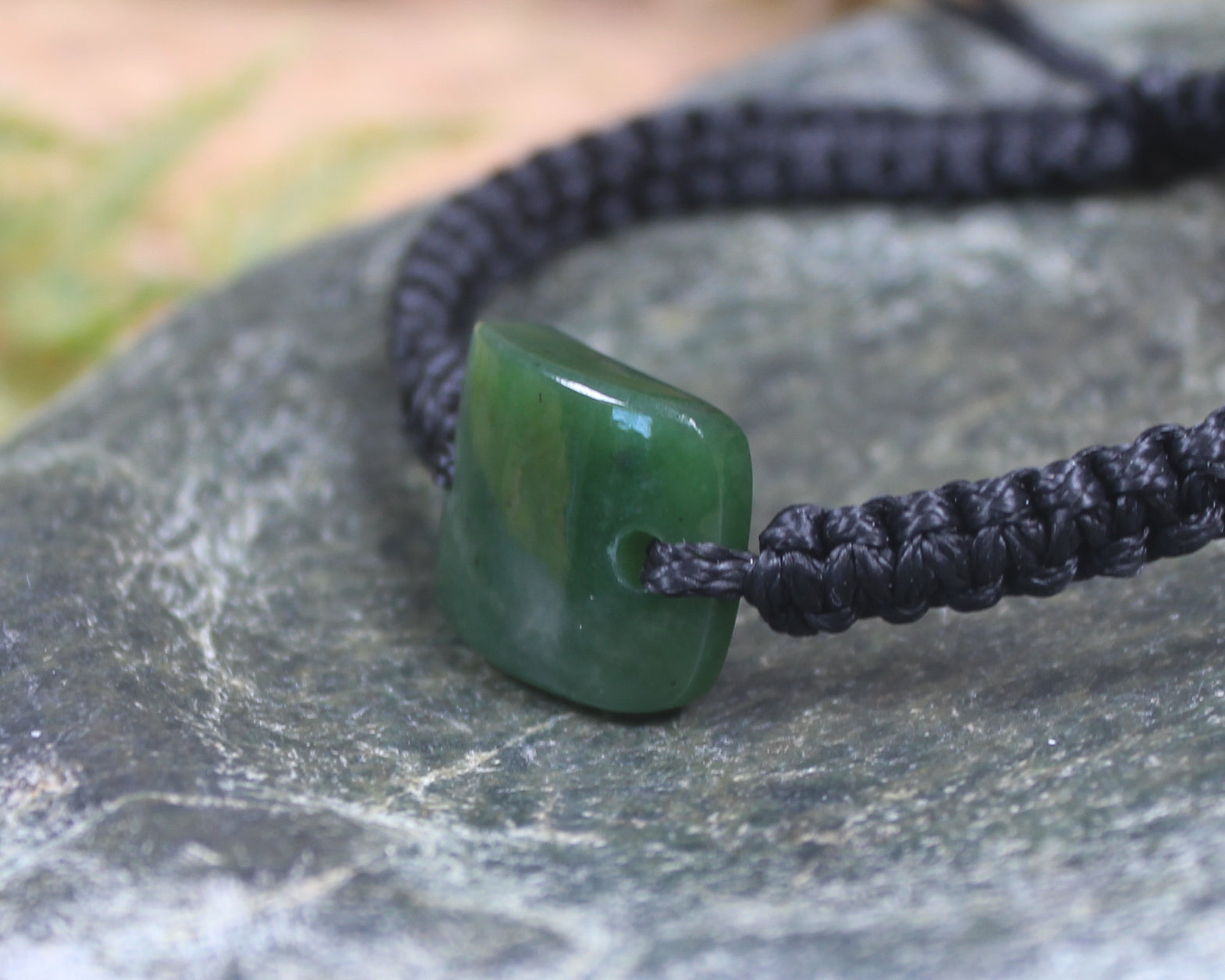 Adjustable cord bracelet with Kawakawa Pounamu