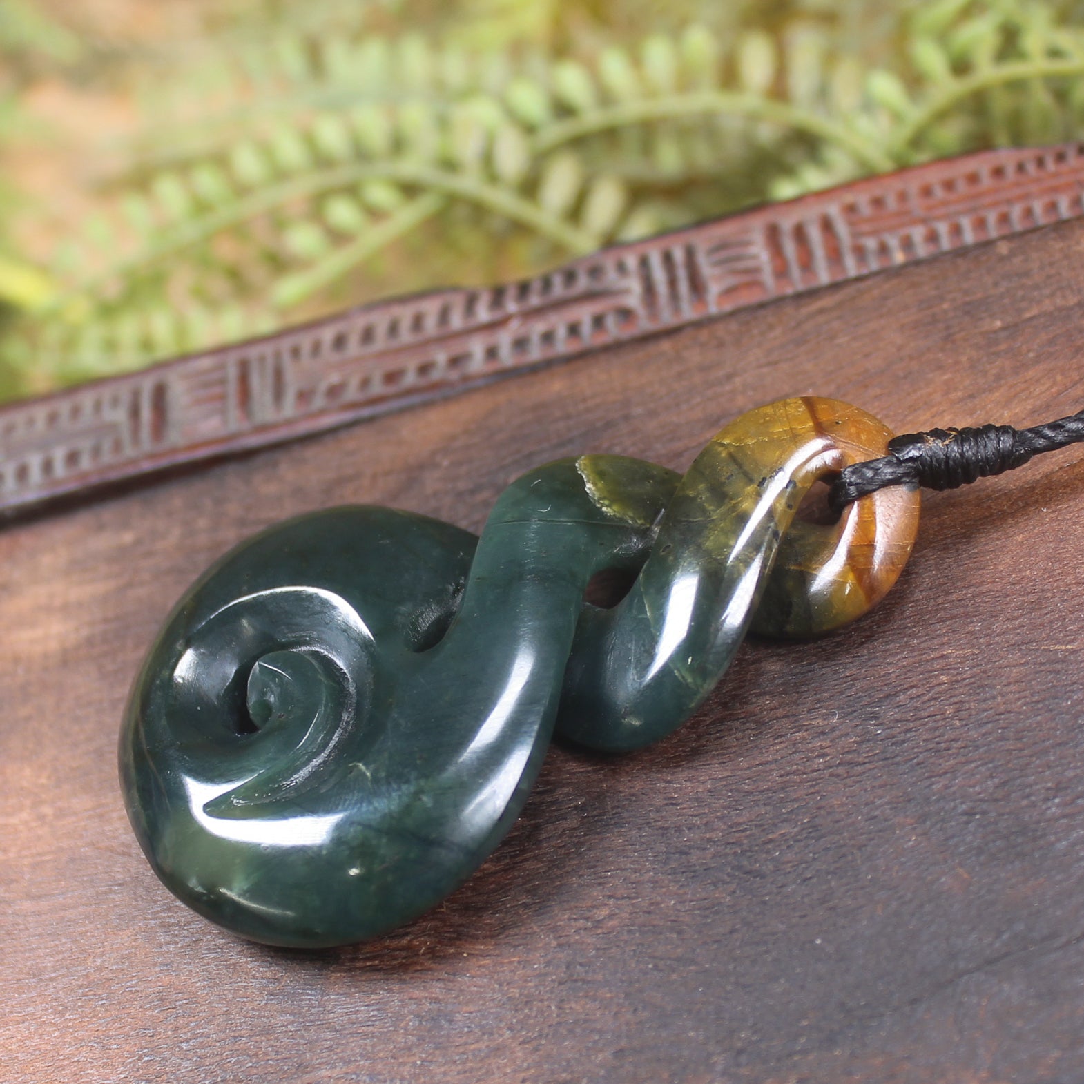 Twist or Pikorua carved from Flower Jade Pounamu - NZ Greenstone