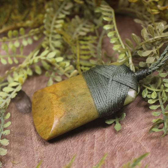 Raukaraka Pounamu Toki Pendant - NZ Greenstone