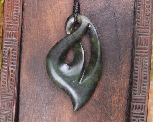 NZ Greenstone Medium Twist Pendant (BC974) Rimu Pounamu