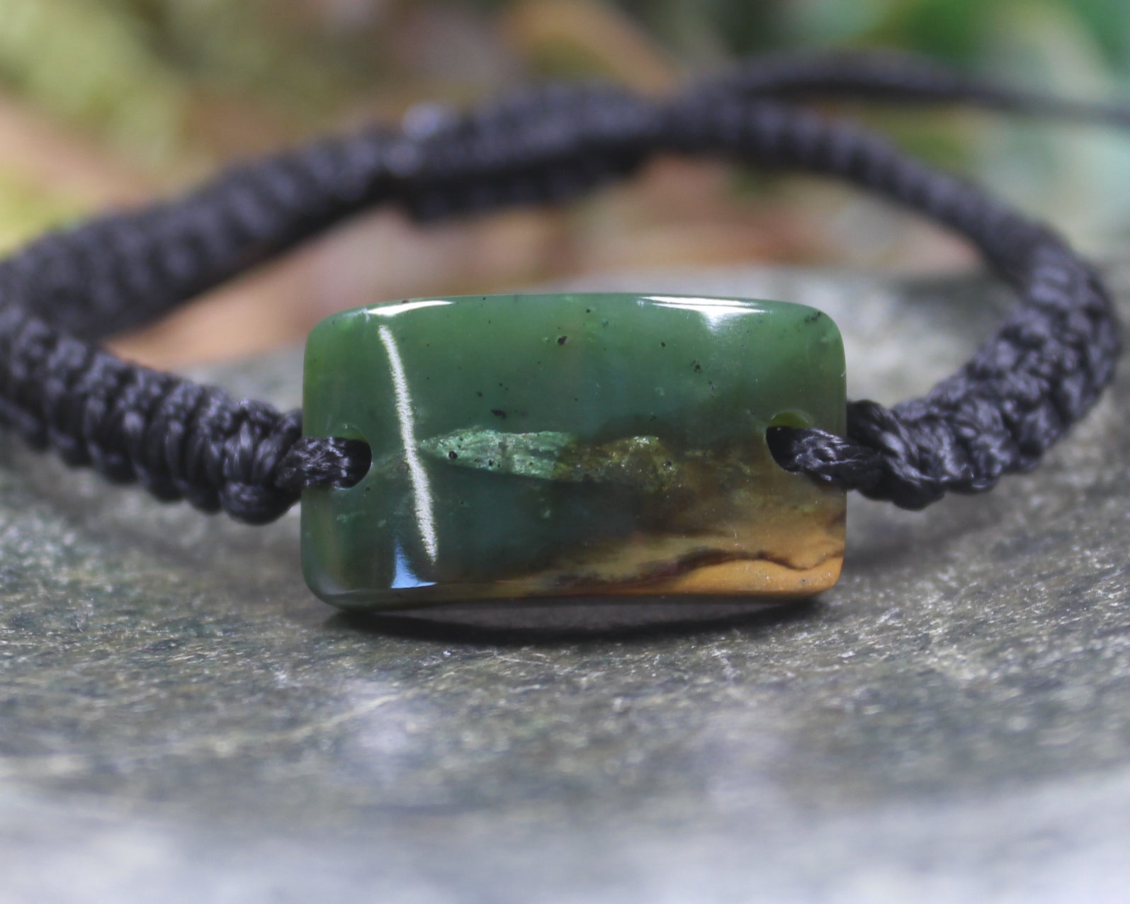 Adjustable cord bracelet with Kawakawa Pounamu