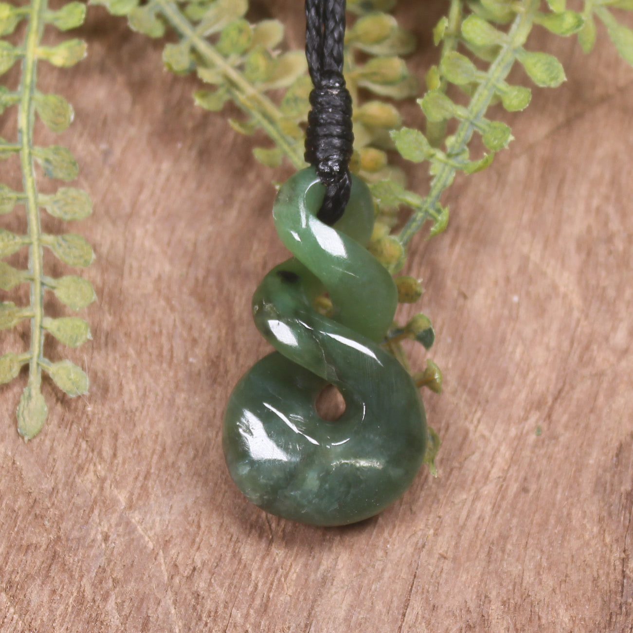 Twist or Pikorua carved from Hapopo Pounamu - NZ Greenstone