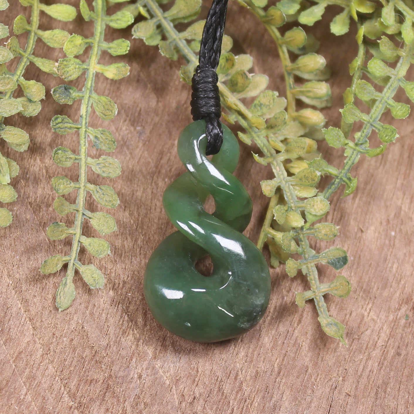 Twist or Pikorua carved from Hapopo Pounamu - NZ Greenstone