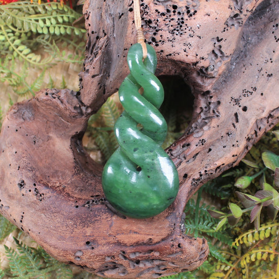 Twist or Pikorua carved from Hapopo Pounamu - NZ Greenstone