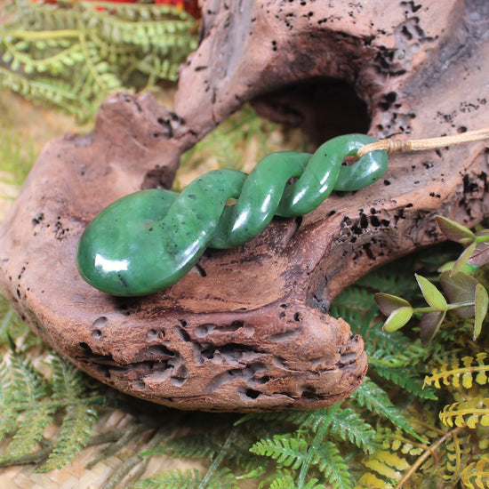 Twist or Pikorua carved from Hapopo Pounamu - NZ Greenstone