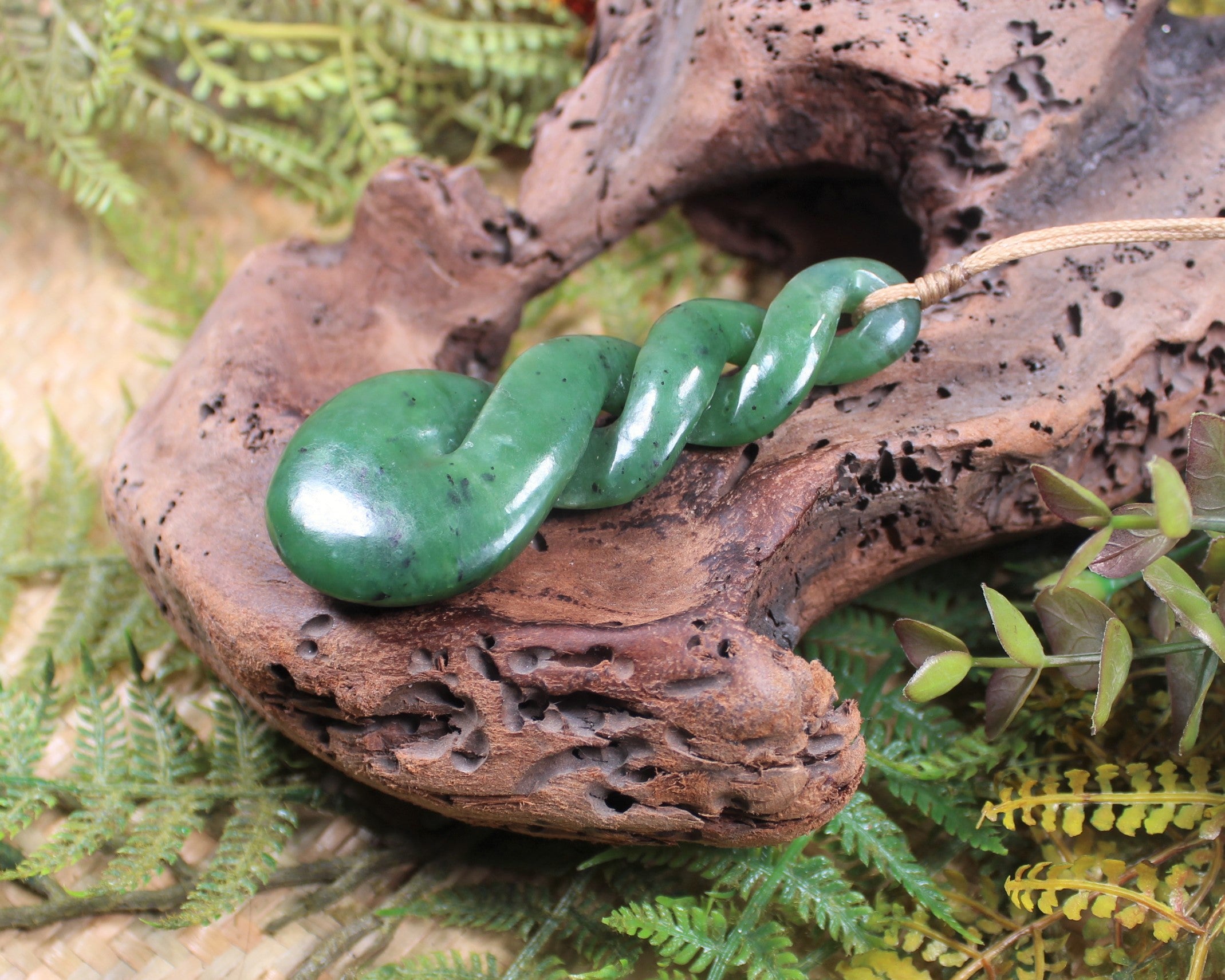 Twist or Pikorua carved from Hapopo Pounamu - NZ Greenstone