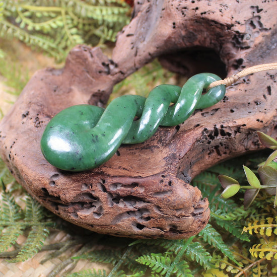 Twist or Pikorua carved from Hapopo Pounamu - NZ Greenstone